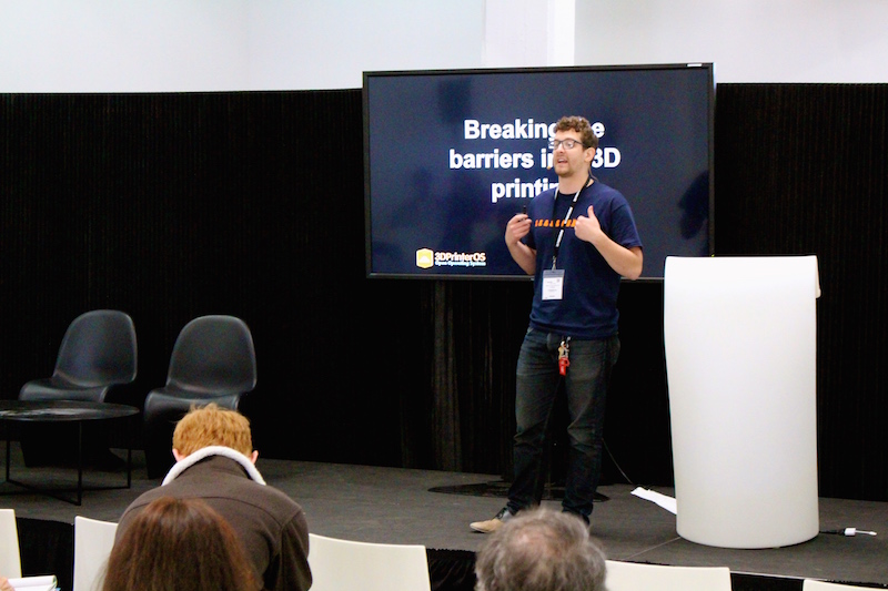 Aaron Roy speaking about Breaking the barriers into 3D Printing at the 3D Printshow. 